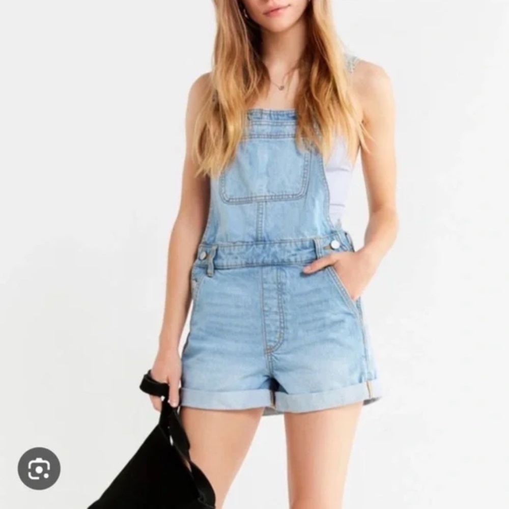 BDG Urban outfitters Leila women’s overall shortalls blue denim size 25 (XS-S)